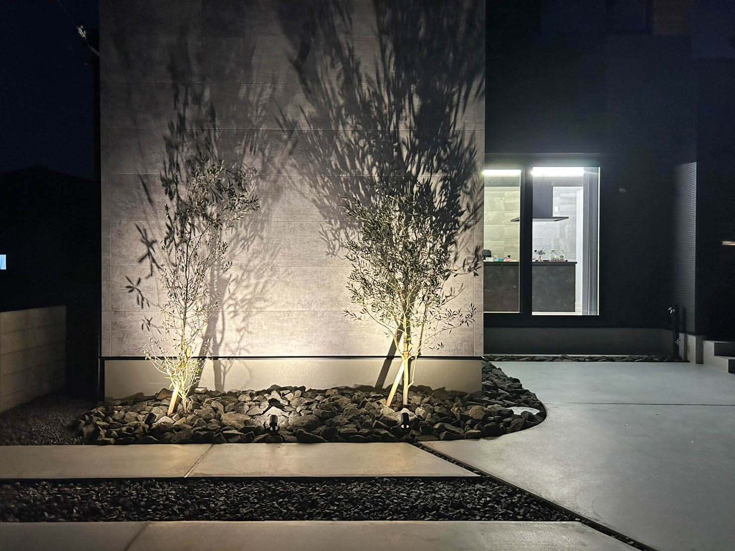 光と樹影のアート外構